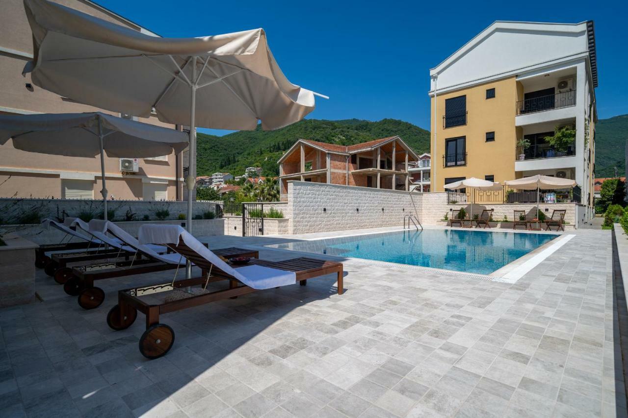 Sealine Apartments A1 Tivat Bagian luar foto